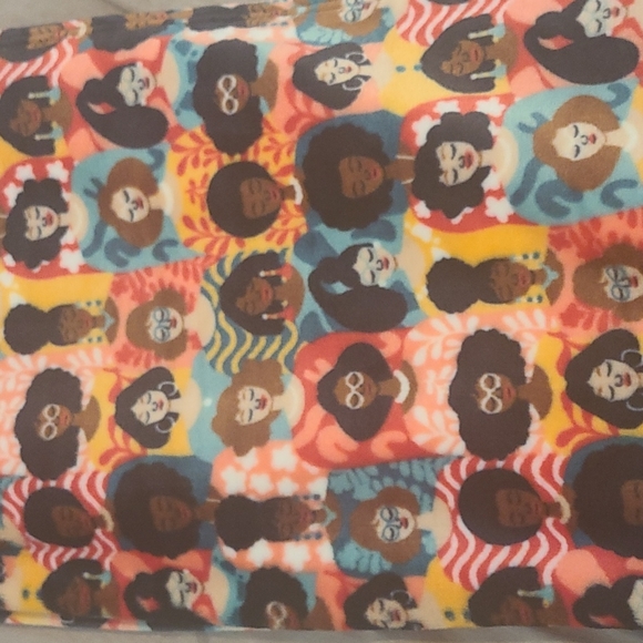 Beautiful Throw blanket with many faces - Picture 2 of 3